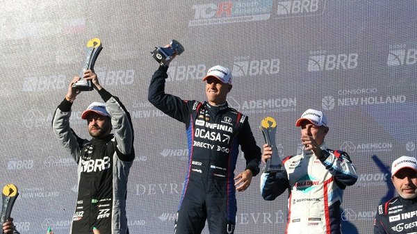Pernía y Pezzini fueron los ganadores del TCR en su paso por San Juan